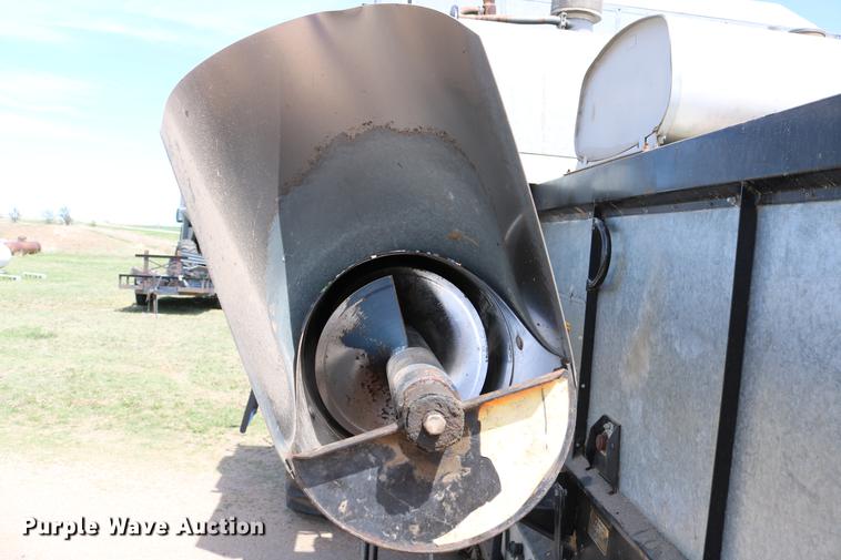 image for item DC7562 1977 Gleaner L2 combine