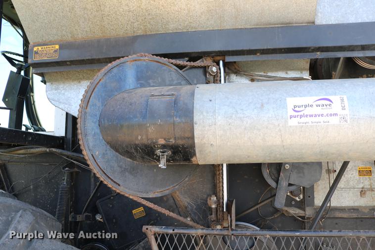 image for item DC7562 1977 Gleaner L2 combine