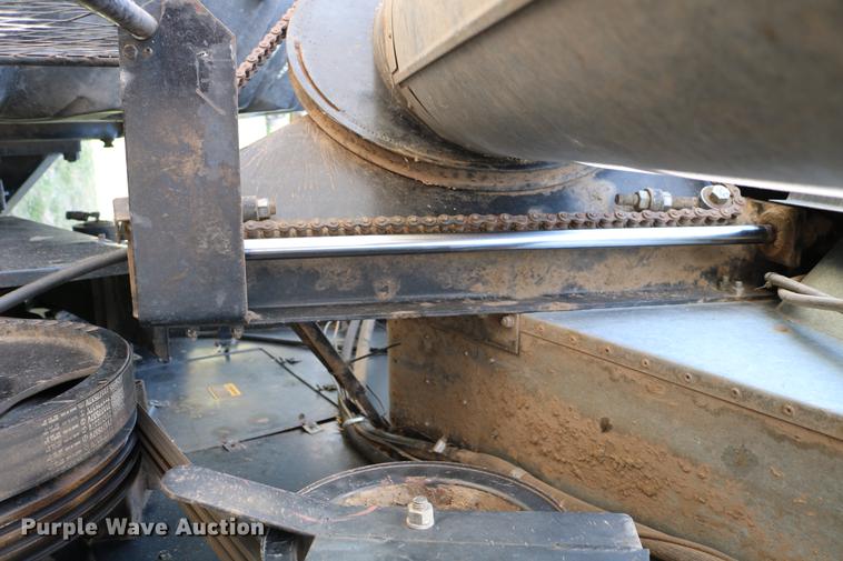 image for item DC7562 1977 Gleaner L2 combine