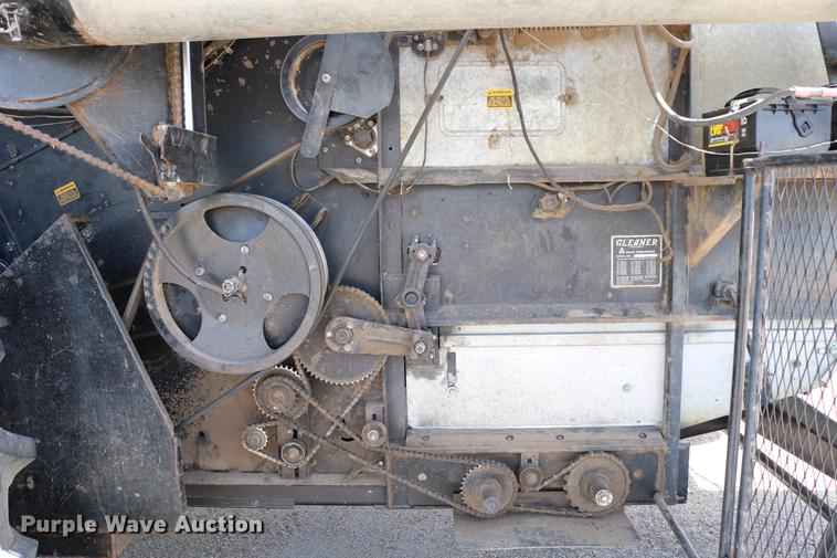 image for item DC7562 1977 Gleaner L2 combine