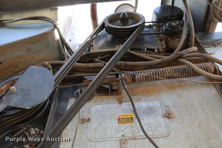 image for item DC7562 1977 Gleaner L2 combine