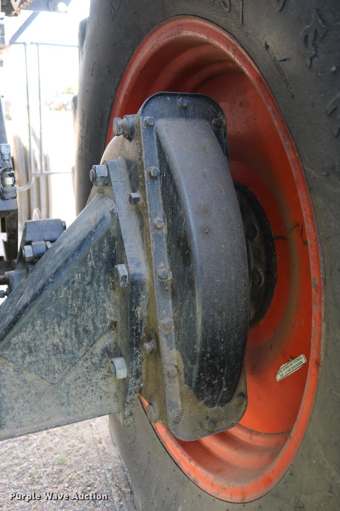 image for item DC7562 1977 Gleaner L2 combine