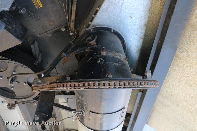 image for item DC7562 1977 Gleaner L2 combine