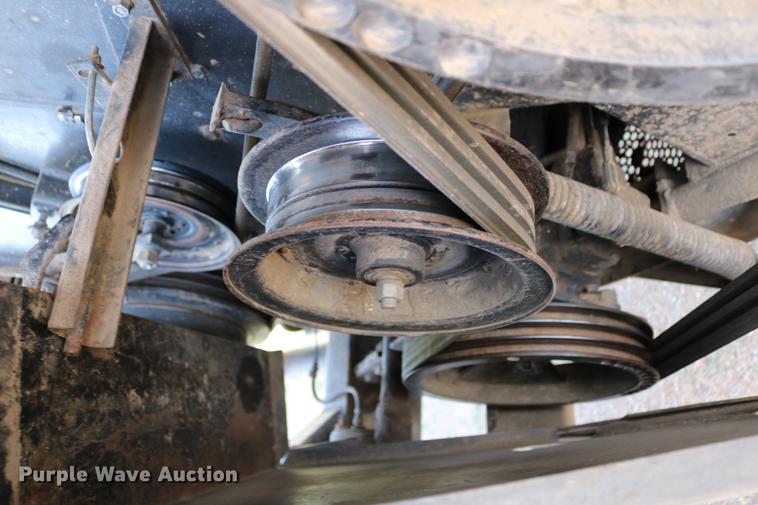 image for item DC7562 1977 Gleaner L2 combine