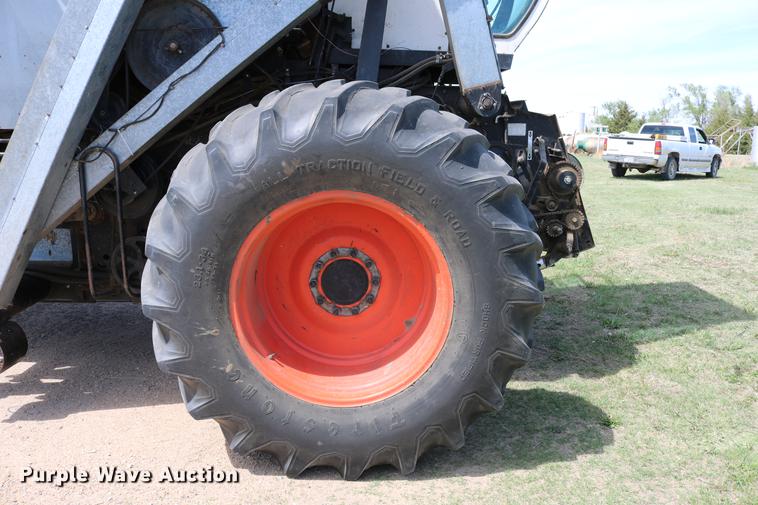 image for item DC7562 1977 Gleaner L2 combine