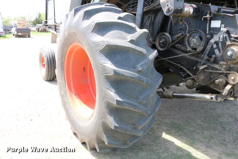 image for item DC7562 1977 Gleaner L2 combine