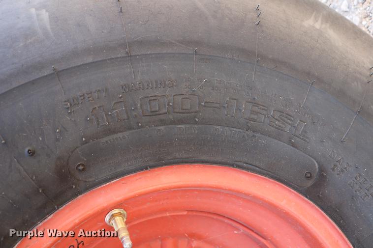 image for item DC7562 1977 Gleaner L2 combine