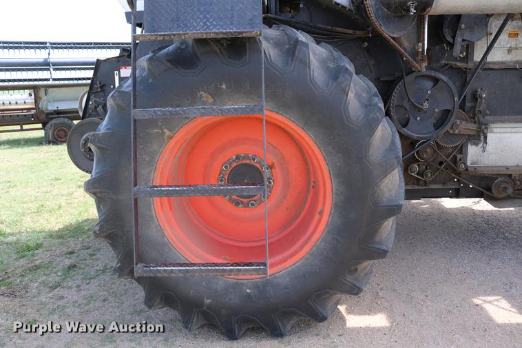 image for item DC7562 1977 Gleaner L2 combine