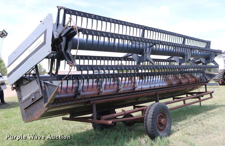 image for item DC7562 1977 Gleaner L2 combine