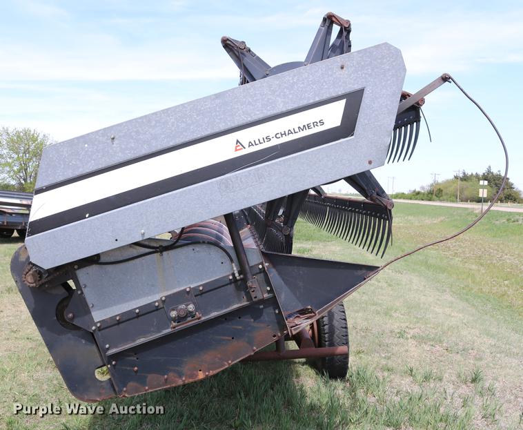 image for item DC7562 1977 Gleaner L2 combine