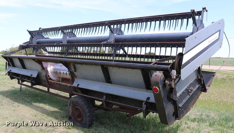 image for item DC7562 1977 Gleaner L2 combine