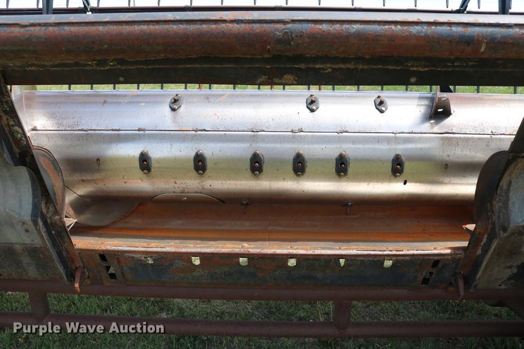 image for item DC7562 1977 Gleaner L2 combine