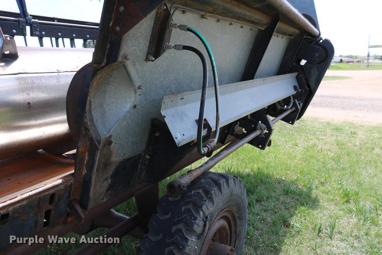 image for item DC7562 1977 Gleaner L2 combine