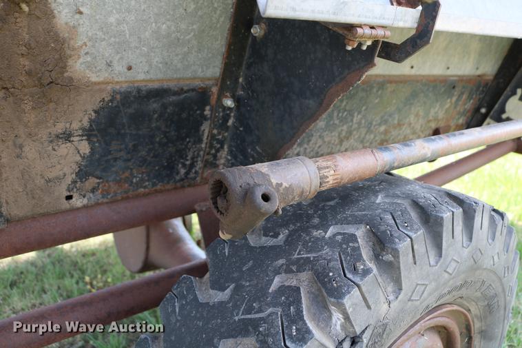 image for item DC7562 1977 Gleaner L2 combine