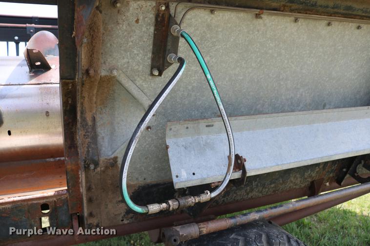 image for item DC7562 1977 Gleaner L2 combine