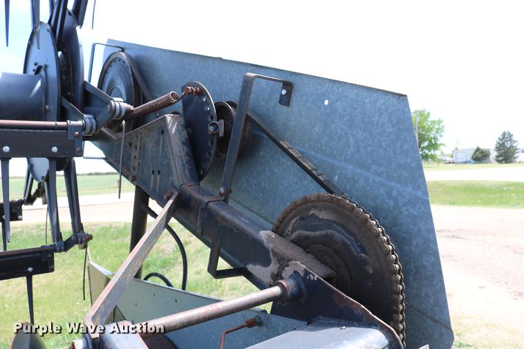 image for item DC7562 1977 Gleaner L2 combine