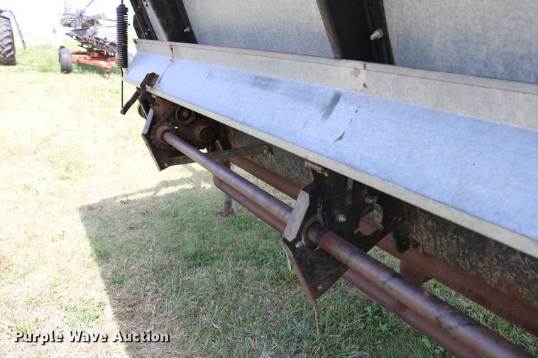 image for item DC7562 1977 Gleaner L2 combine