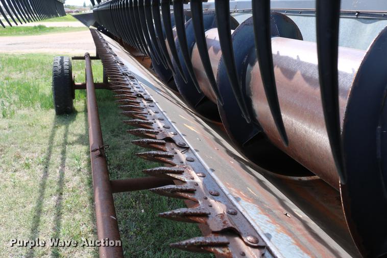 image for item DC7562 1977 Gleaner L2 combine