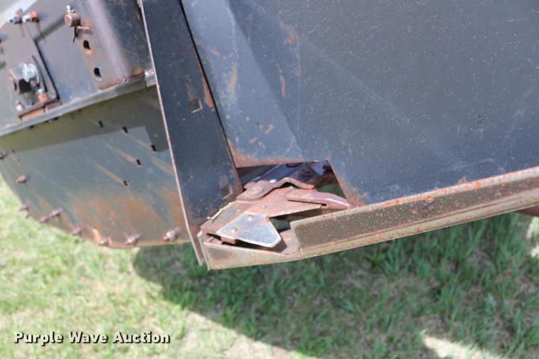 image for item DC7562 1977 Gleaner L2 combine