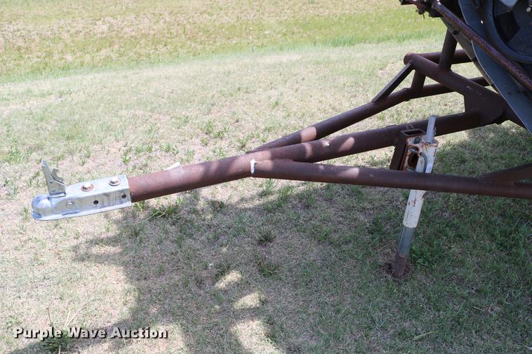 image for item DC7562 1977 Gleaner L2 combine