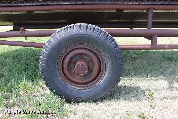 image for item DC7562 1977 Gleaner L2 combine