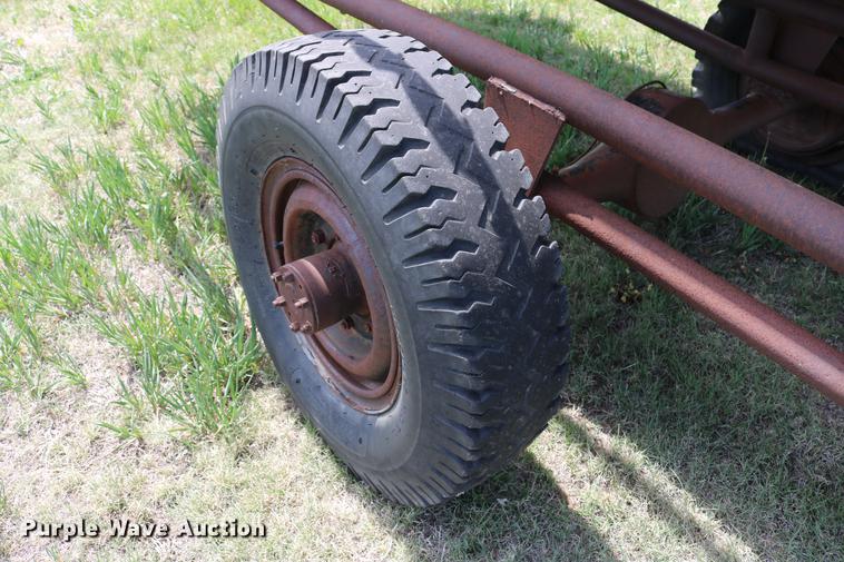 image for item DC7562 1977 Gleaner L2 combine