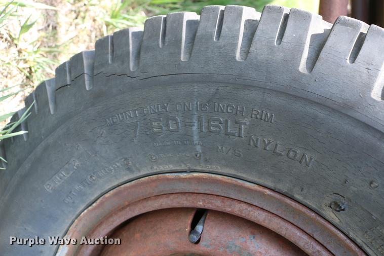 image for item DC7562 1977 Gleaner L2 combine