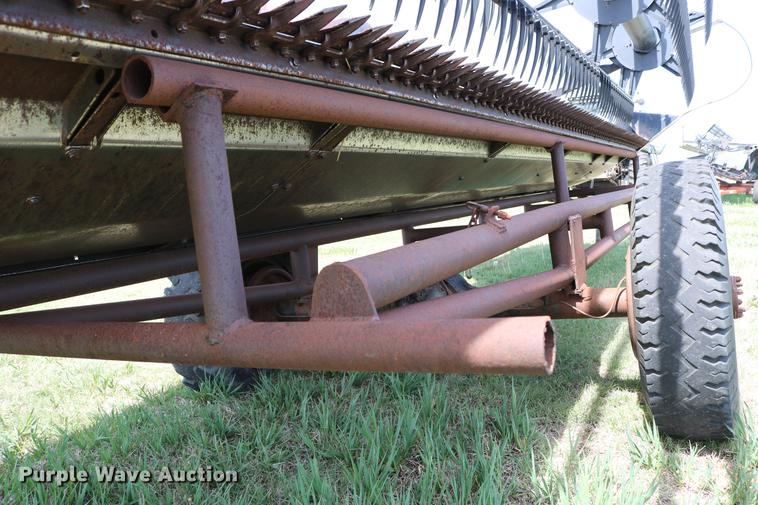 image for item DC7562 1977 Gleaner L2 combine