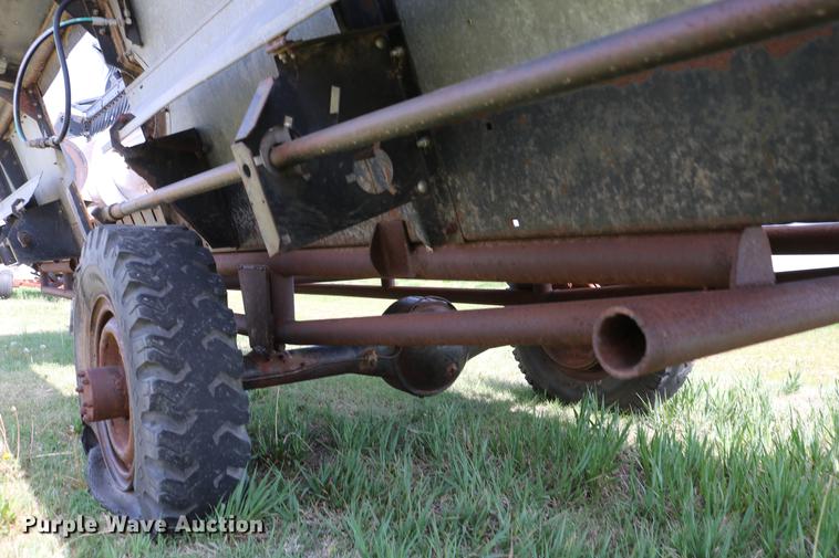 image for item DC7562 1977 Gleaner L2 combine