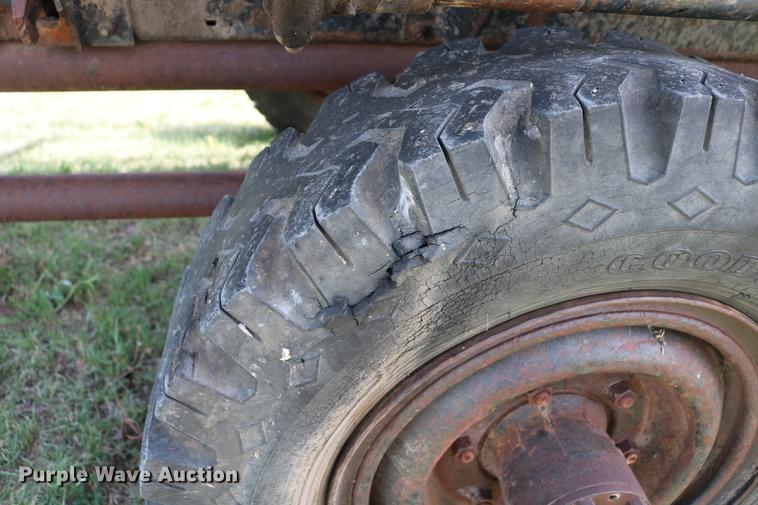 image for item DC7562 1977 Gleaner L2 combine