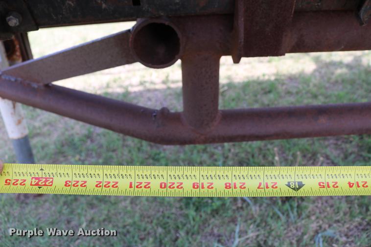 image for item DC7562 1977 Gleaner L2 combine