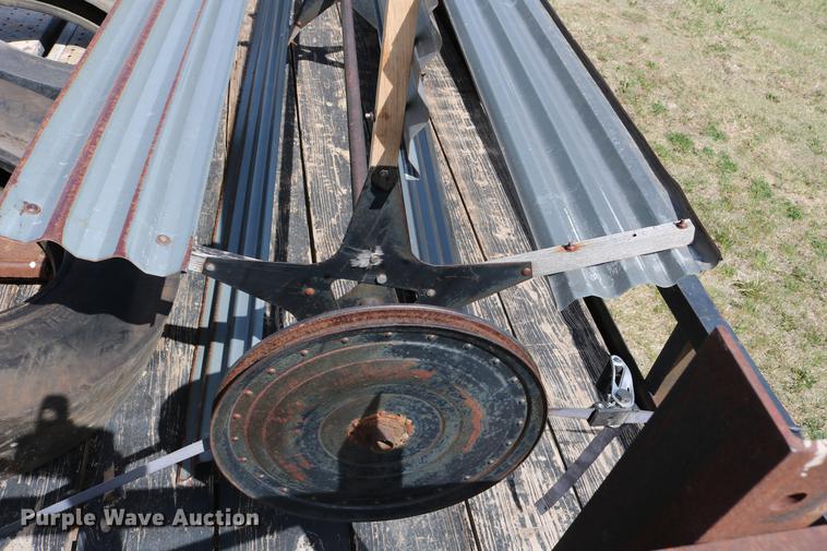 image for item DC7562 1977 Gleaner L2 combine