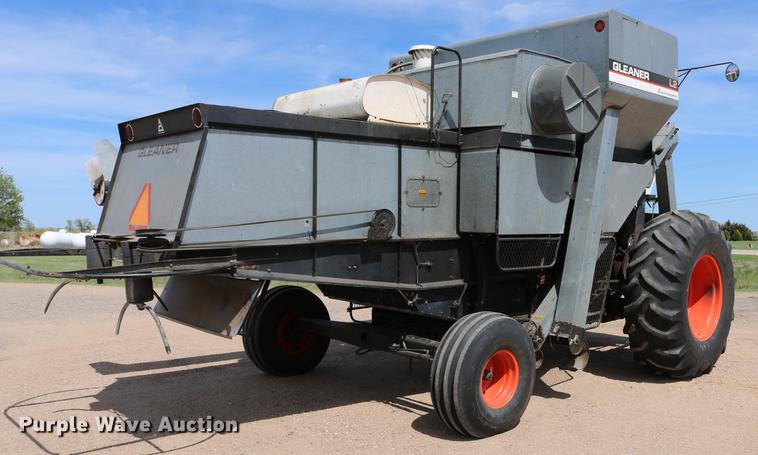 image for item DC7563 1981 Gleaner L2 combine