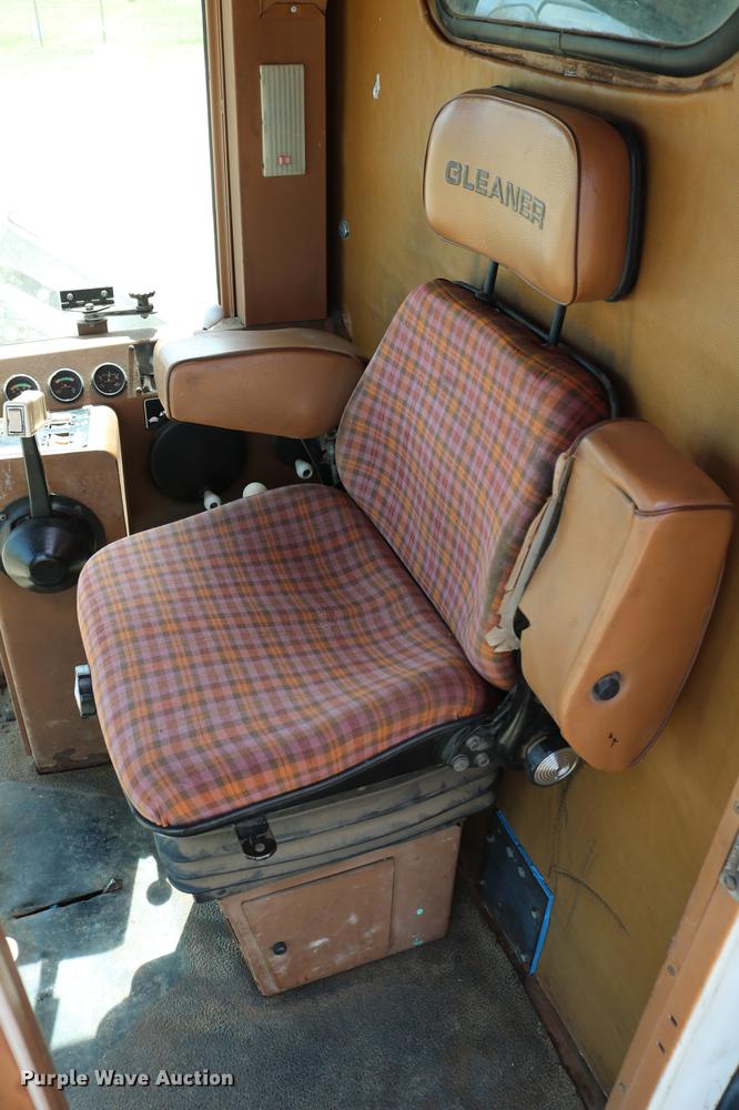 image for item DC7563 1981 Gleaner L2 combine