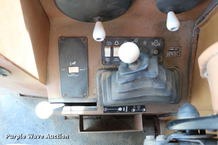 image for item DC7563 1981 Gleaner L2 combine