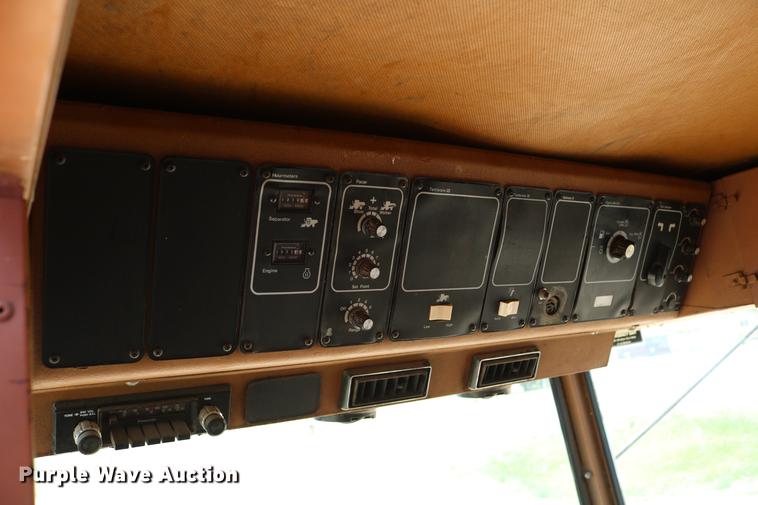 image for item DC7563 1981 Gleaner L2 combine