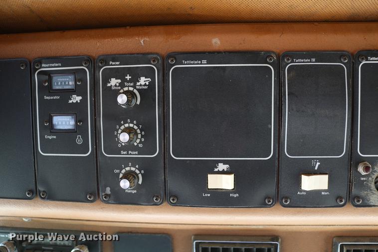 image for item DC7563 1981 Gleaner L2 combine