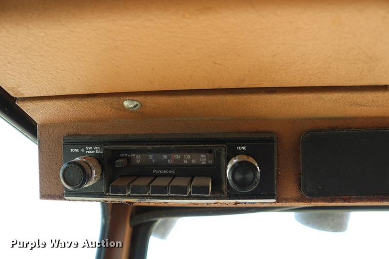 image for item DC7563 1981 Gleaner L2 combine