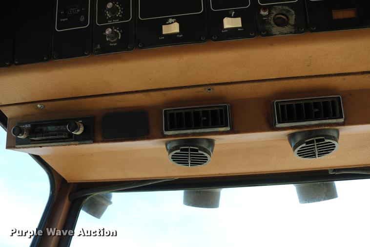 image for item DC7563 1981 Gleaner L2 combine