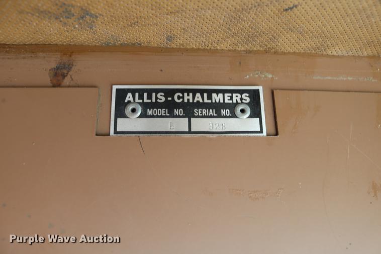 image for item DC7563 1981 Gleaner L2 combine