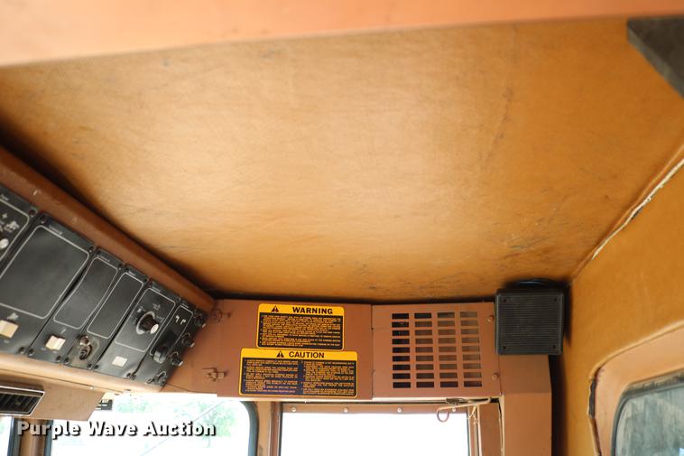 image for item DC7563 1981 Gleaner L2 combine