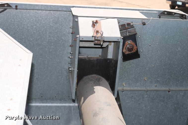 image for item DC7563 1981 Gleaner L2 combine