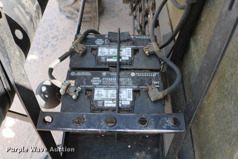 image for item DC7563 1981 Gleaner L2 combine