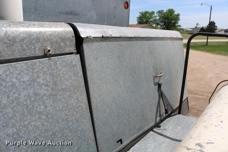 image for item DC7563 1981 Gleaner L2 combine