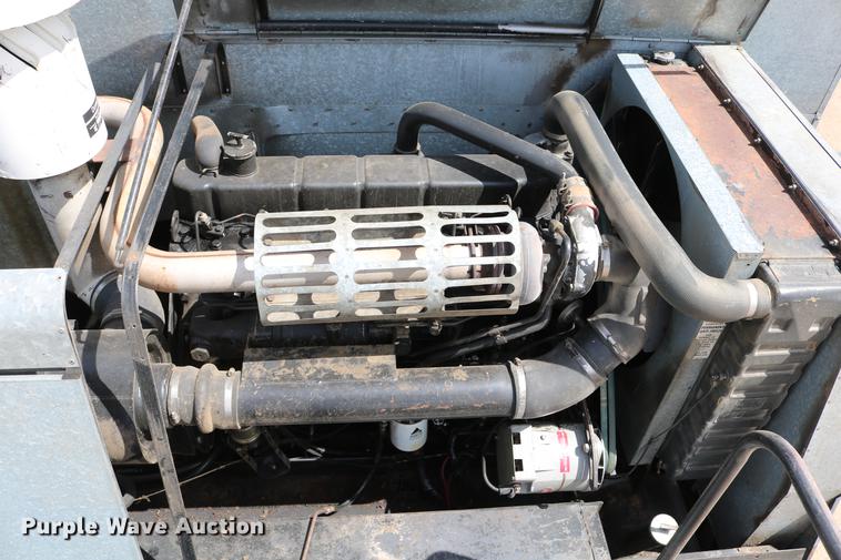 image for item DC7563 1981 Gleaner L2 combine