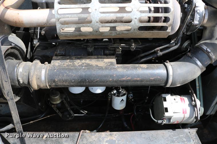 image for item DC7563 1981 Gleaner L2 combine