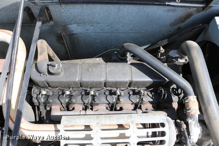 image for item DC7563 1981 Gleaner L2 combine