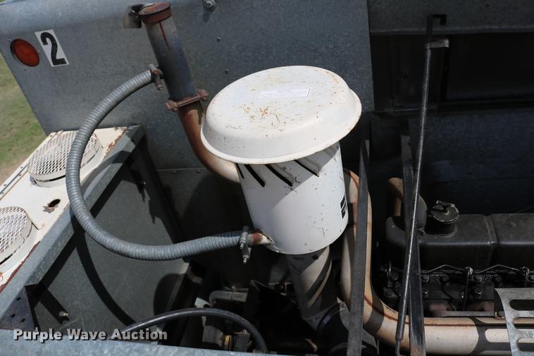 image for item DC7563 1981 Gleaner L2 combine