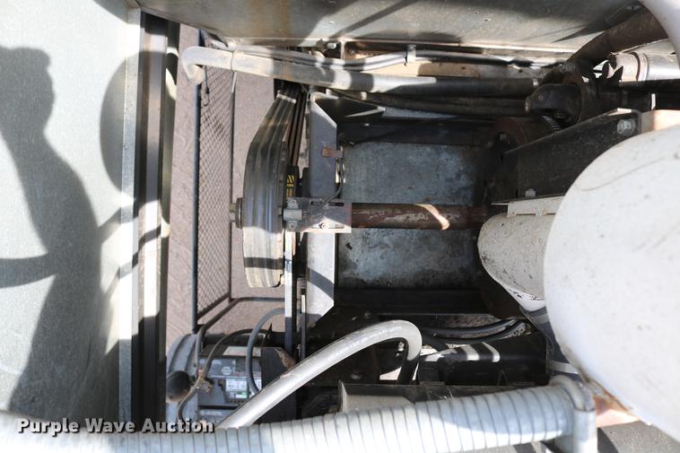 image for item DC7563 1981 Gleaner L2 combine