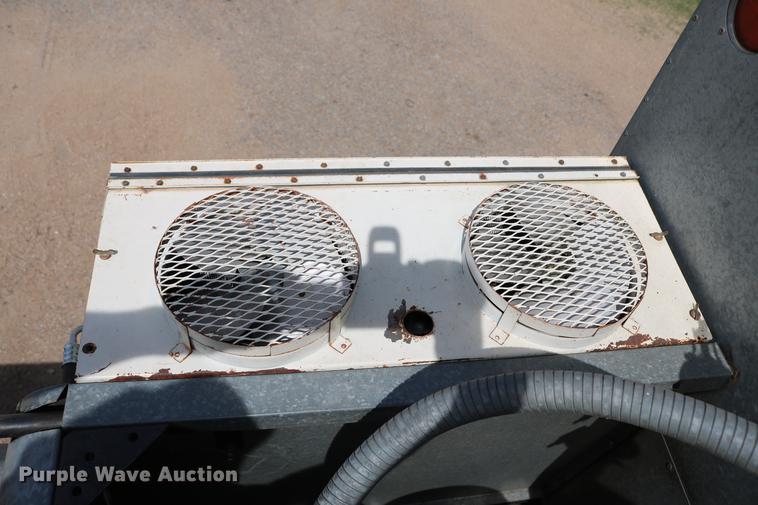 image for item DC7563 1981 Gleaner L2 combine